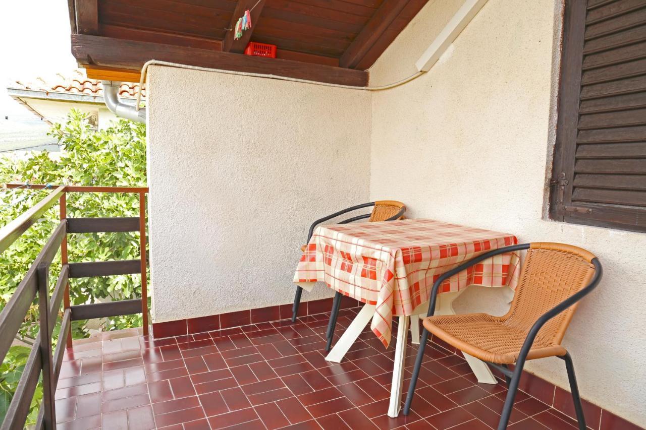 Apartments Mira Gornji Karin Exterior photo