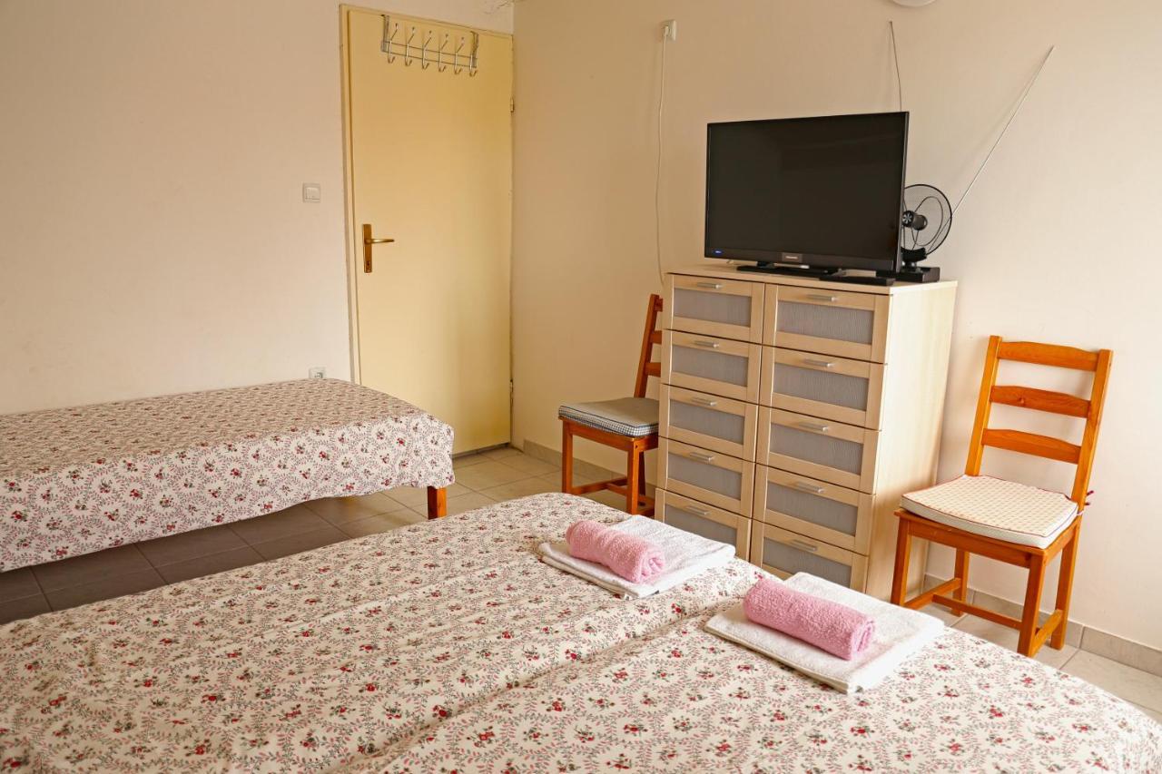 Apartments Mira Gornji Karin Exterior photo